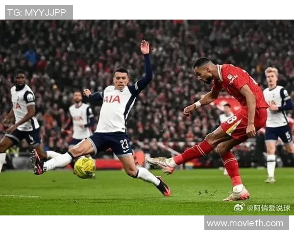 加克波精彩助攻助力利物浦逆转胜利展现团队合作精神