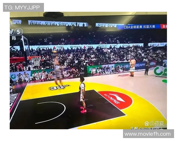 法尔在CBA赛场上演惊艳扣篮瞬间引发热议球迷热情高涨 法尔在CBA赛场上演惊艳扣篮瞬间引发热议球迷热情高涨