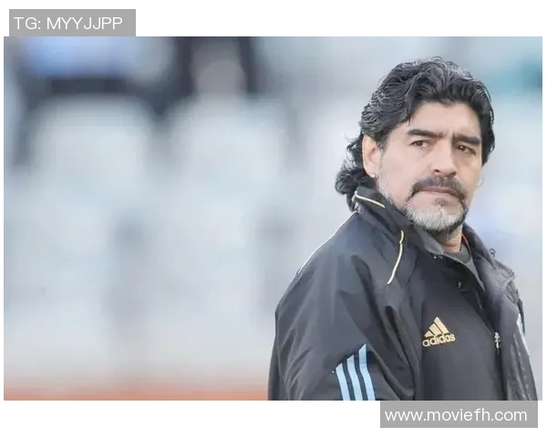 马拉多纳：传奇足球巨星的光辉与阴影